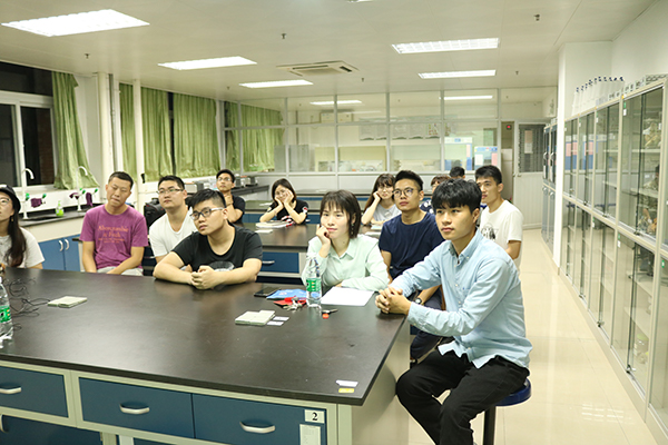 f79b28ec6dc742ce8076f1418b65b82d.jpg 认真听讲-1.jpg